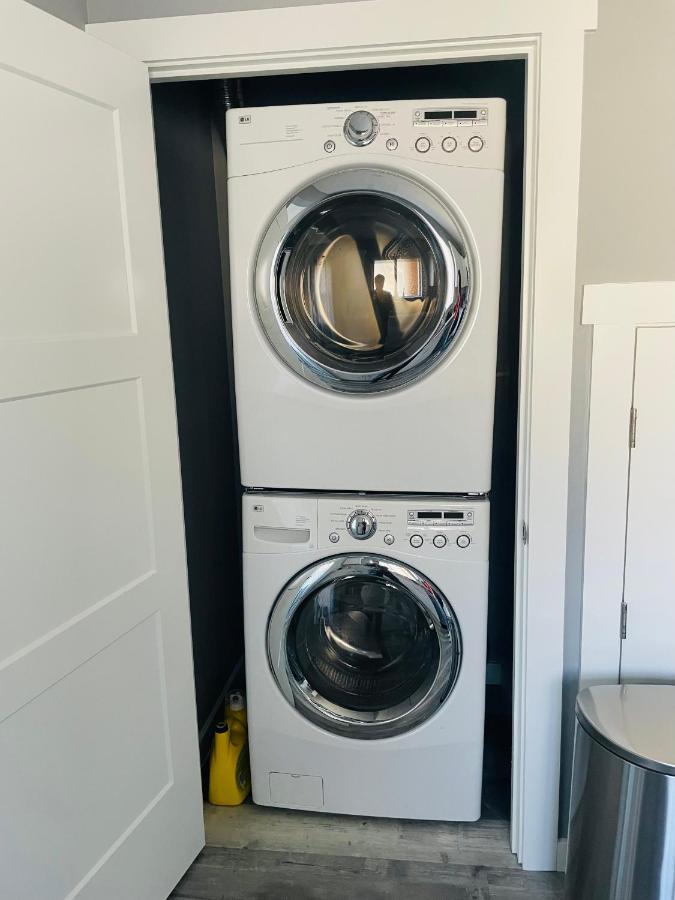 Green Lake 1St Line Home A With Central Air Conditioners Сиатъл Екстериор снимка