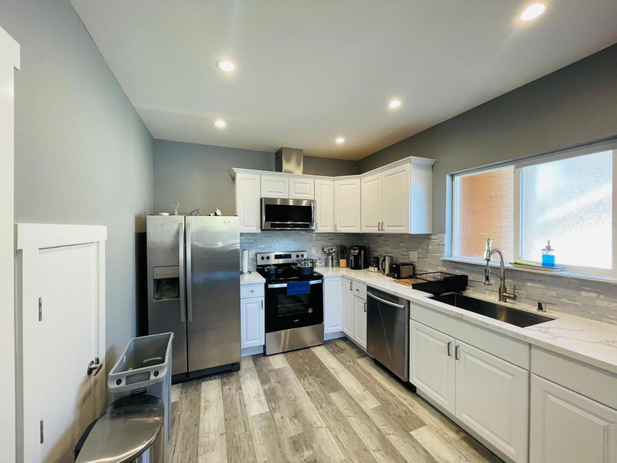 Green Lake 1St Line Home A With Central Air Conditioners Сиатъл Екстериор снимка